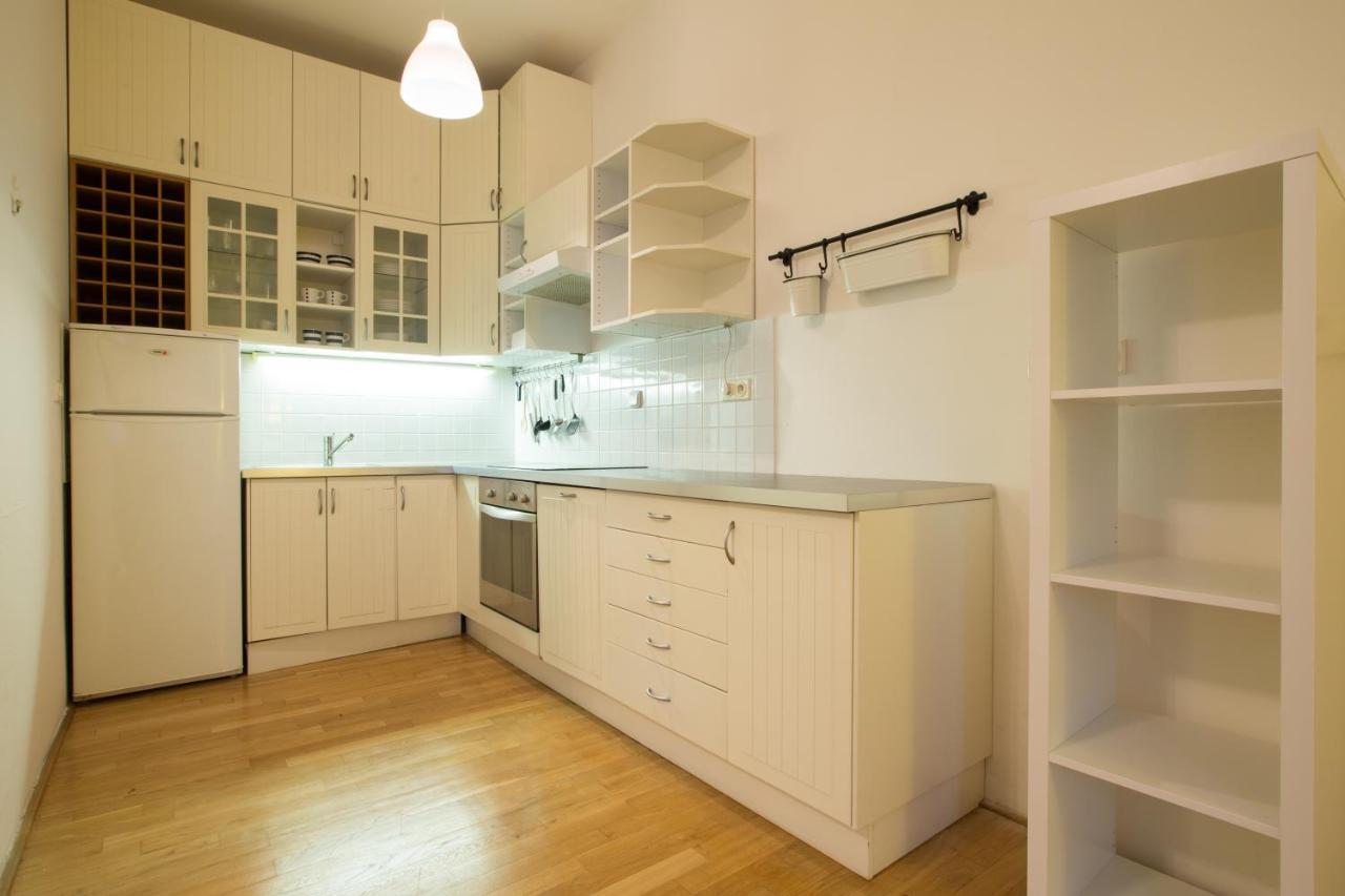 Elegant Apartment With Free Garage In The Center Of ปราก ภายนอก รูปภาพ