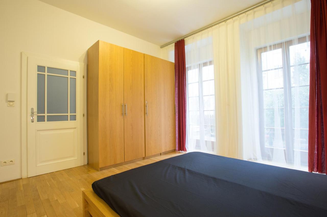 Elegant Apartment With Free Garage In The Center Of ปราก ภายนอก รูปภาพ